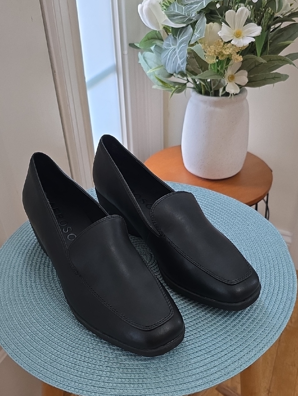 AEROSOLES Brand Women's Black Leather Slip-On Loafers Size 8.5